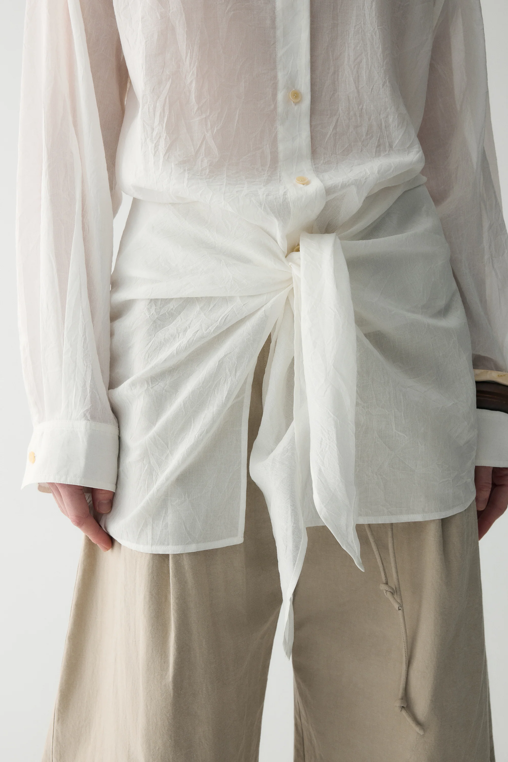 Cotton Knotted T-shirt - Image 9