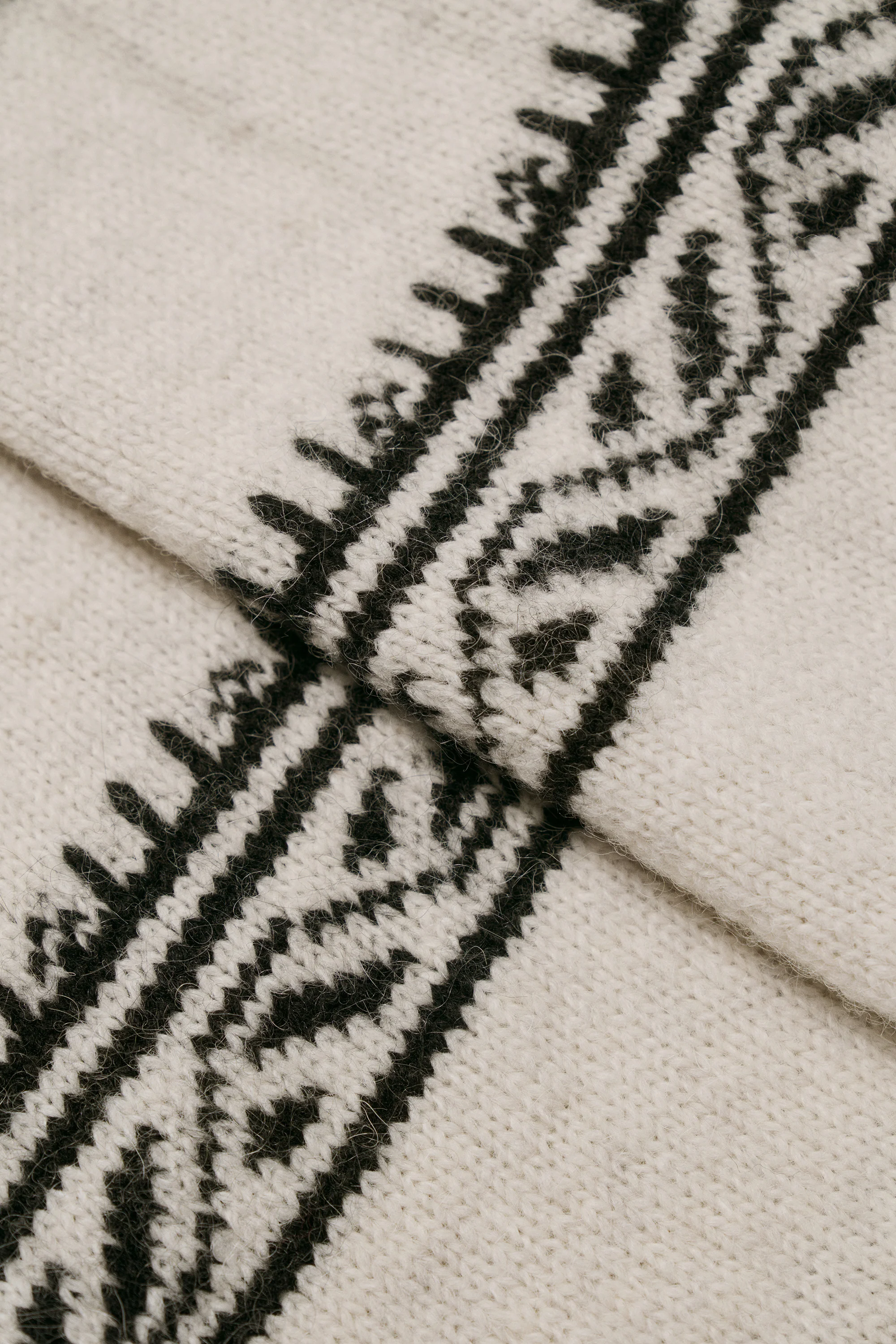 Micro-cocoon Fair Isle Knit Top - Image 10