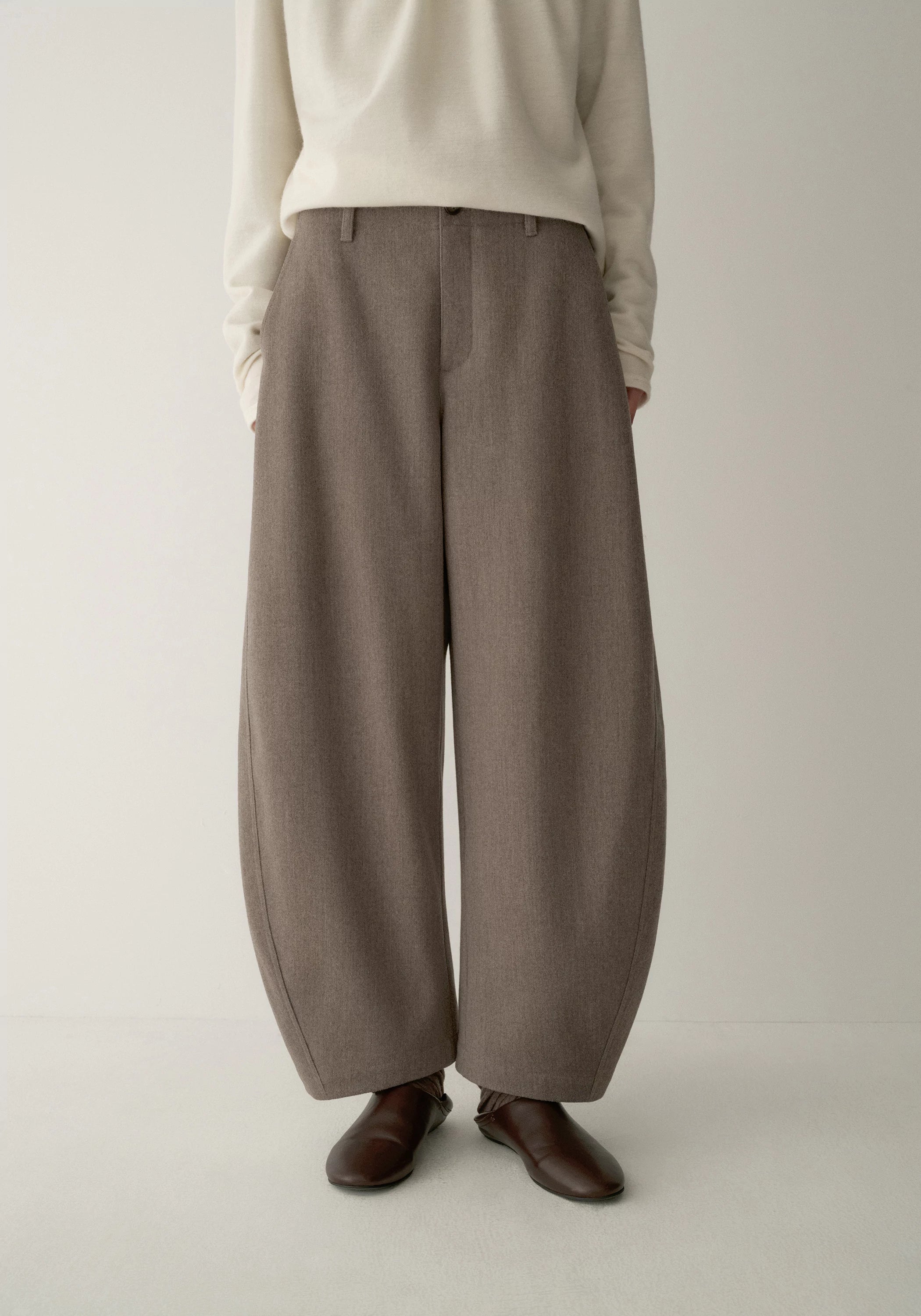 Elastic-waist Curved Cropped Pants - Image 13
