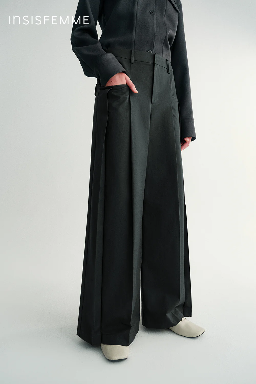 Pleated Wide-leg Trousers - Image 8