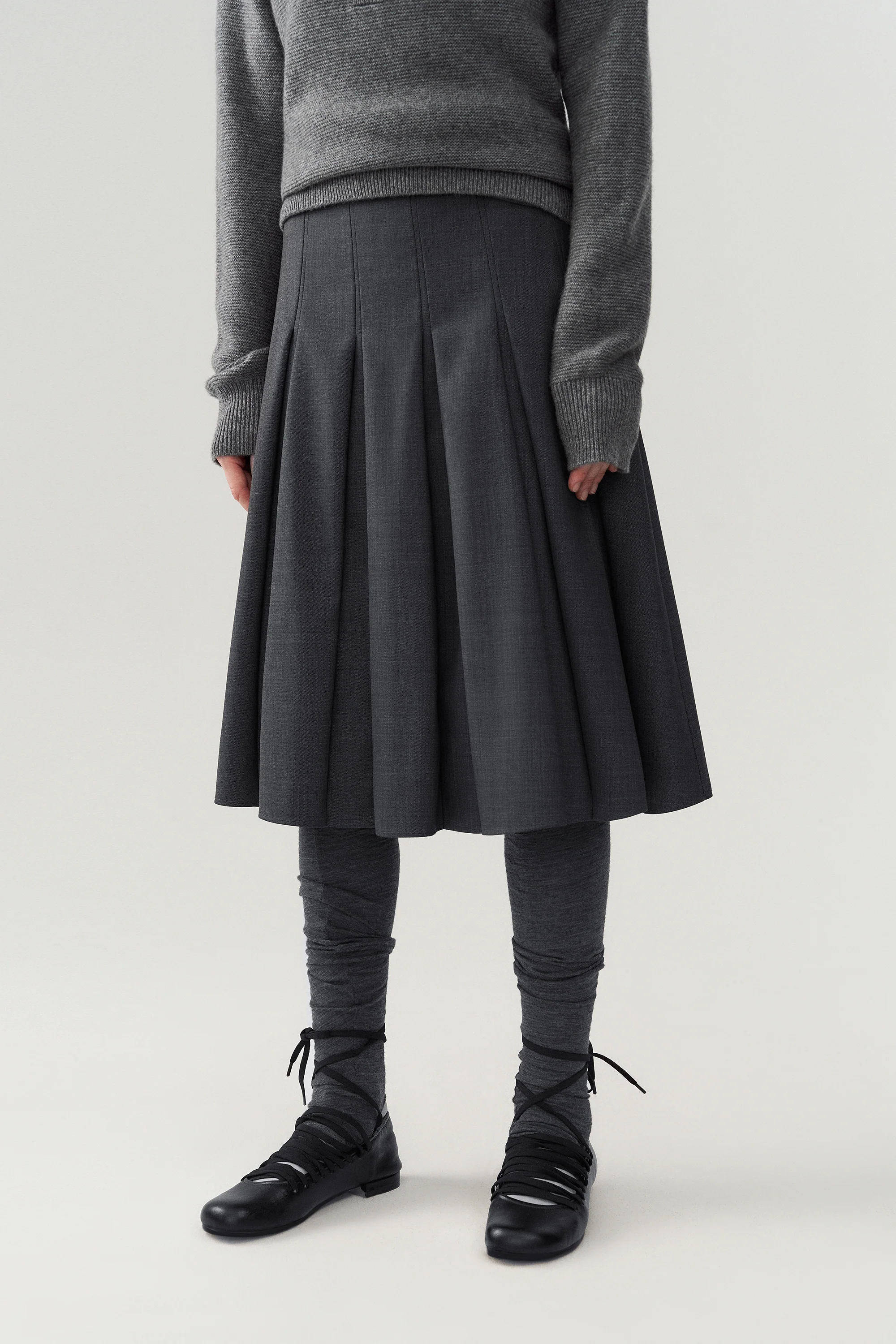 Pleated  Wool Midi Skirt - Image 10